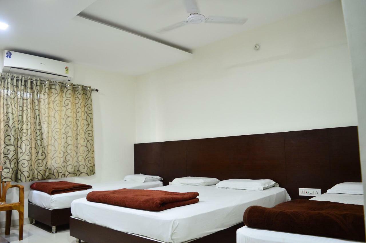 Hotel Maheshwari Avenue Ujjain Esterno foto