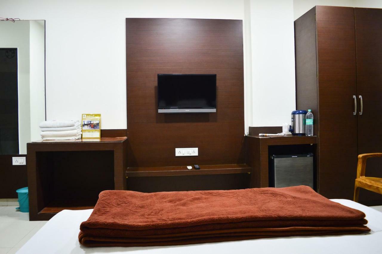 Hotel Maheshwari Avenue Ujjain Esterno foto