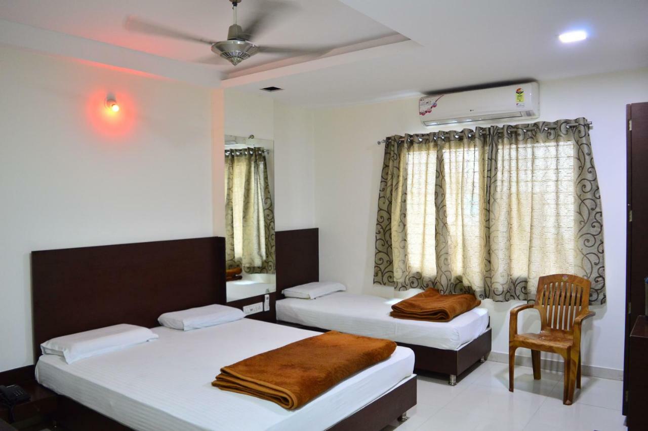 Hotel Maheshwari Avenue Ujjain Esterno foto