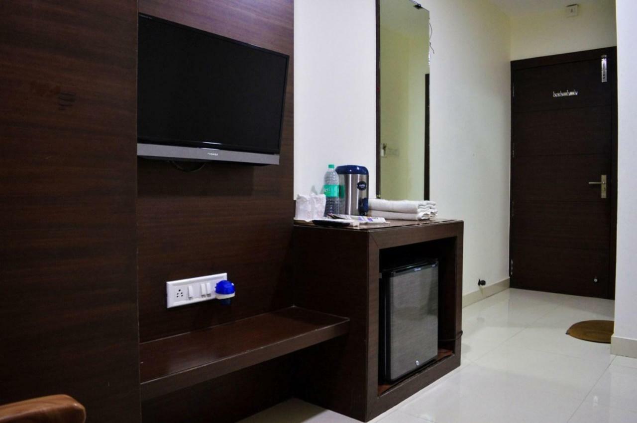 Hotel Maheshwari Avenue Ujjain Esterno foto