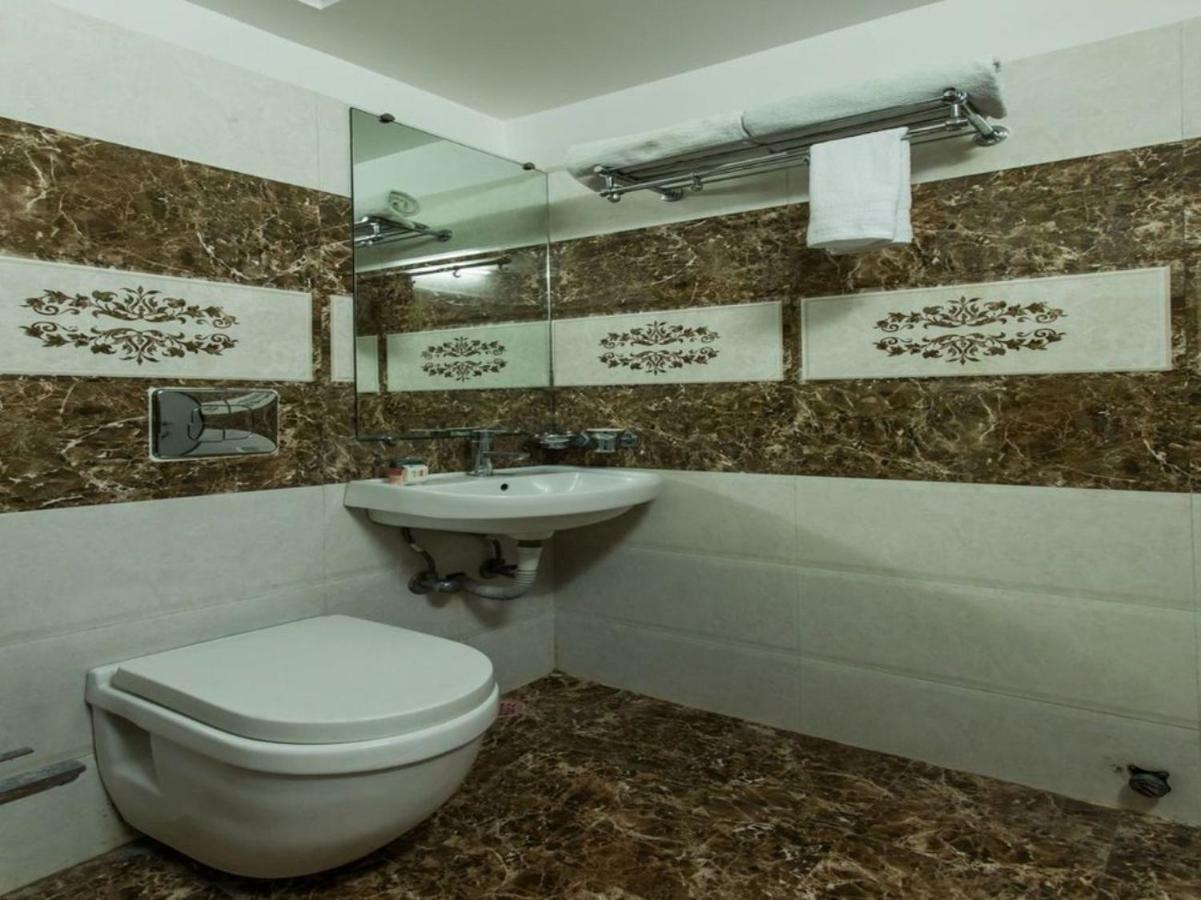Hotel Maheshwari Avenue Ujjain Esterno foto