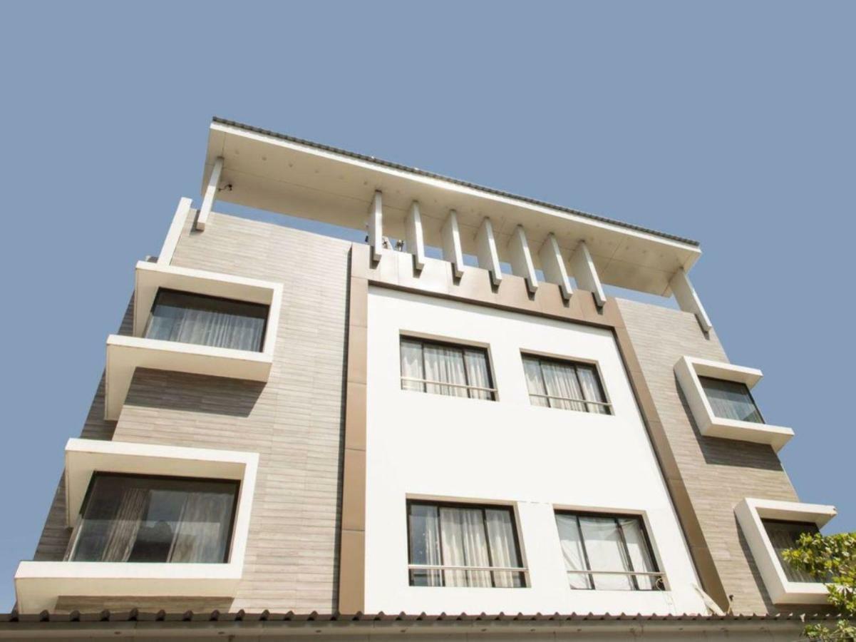 Hotel Maheshwari Avenue Ujjain Esterno foto
